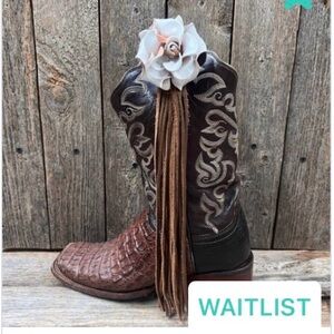 New Rodeo Quincy Brown and White Boot Cuff Leather Flower Jewelry